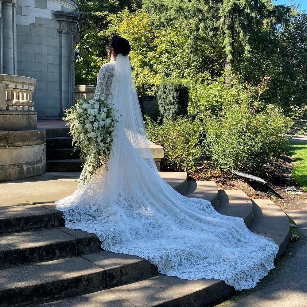 Monique Lhuillier Wedding Gown - Picture 3 of 10